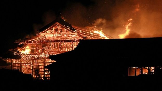 Sufre incendio el Castillo de Shuri, declarado Patrimonio de la Humanidad, en Japón