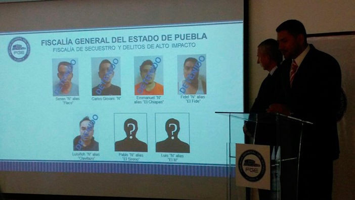 Detienen a presuntos agresores de familia en Puebla