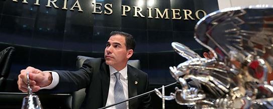 Para las autoridades del Senado, el coordinador del PRD aún es Miguel Barbosa