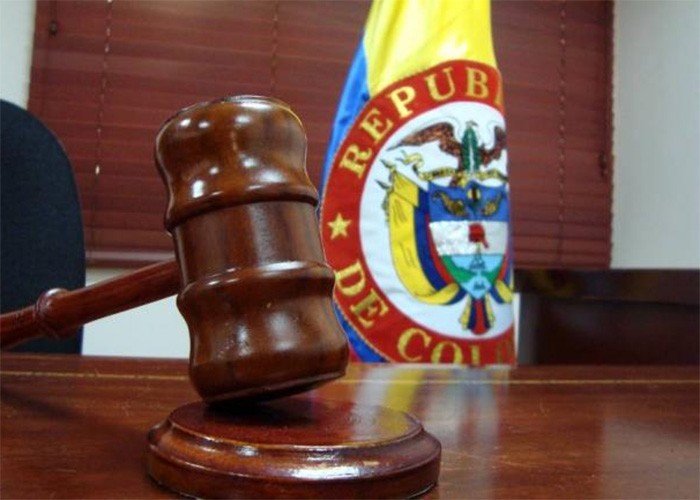 Suspenden a juez por presunta corrupción en Colombia