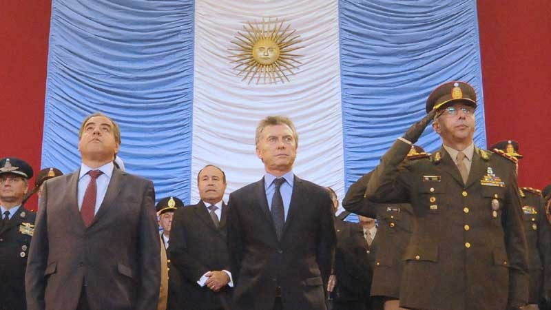 Propone Macri que Fuerzas Armadas ayuden en seguridad interna argentina