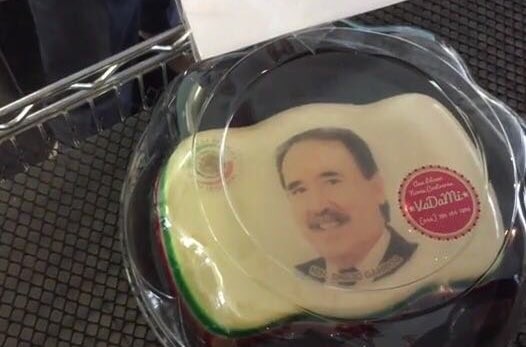 Regalan gelatinas personalizadas en el Senado de la República