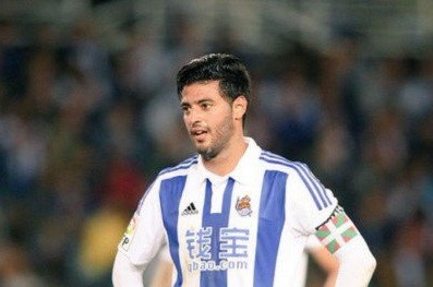 Figura Carlos Vela como titular del Real Sociedad