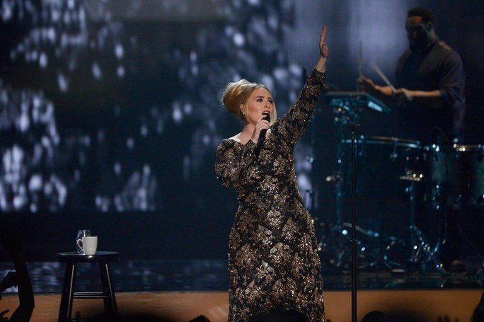 Adele homenajea a las víctimas del atentado terrorista en Londres