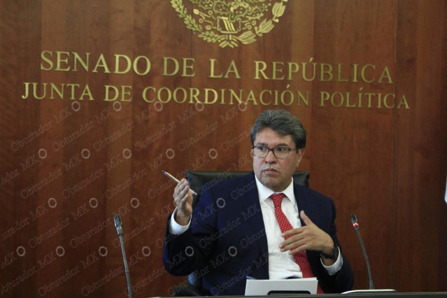 Monreal presenta iniciativa para regular redes sociales