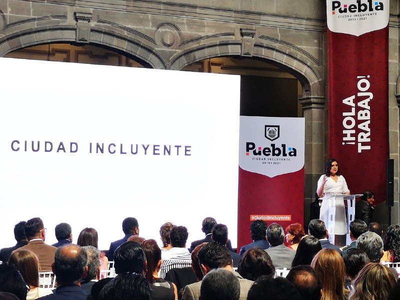 No habrá tregua a delincuentes, advierte Claudia Rivera al rendir protesta como presidenta municipal