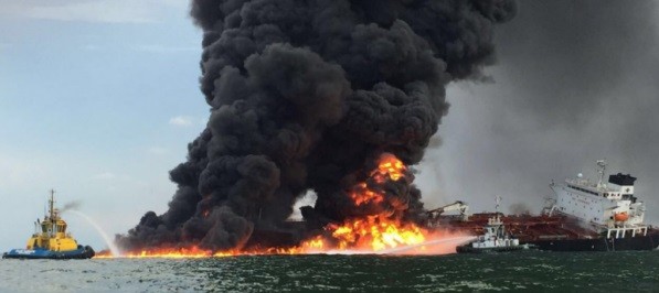 Mancha de combustible se extiende en Veracruz
