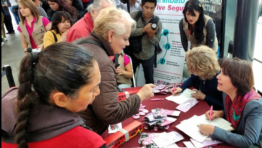 Entregan silbatos del programa Vive Segura, violencia sexual