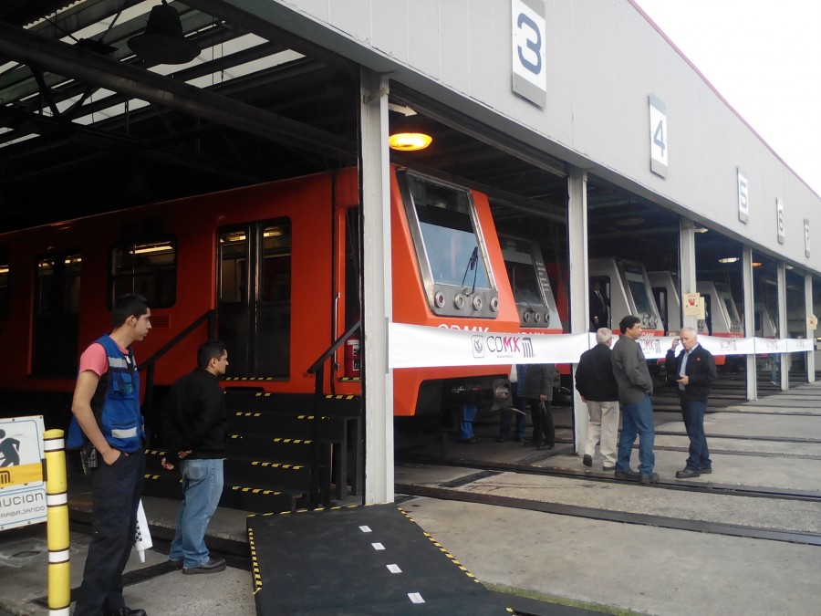 Entregan 45 trenes rehabilitados a Metro capitalino