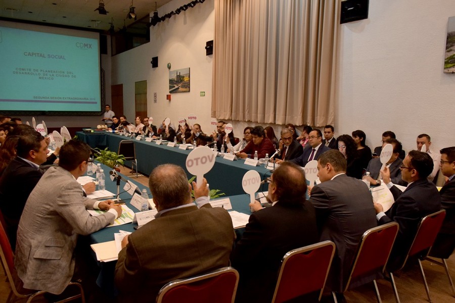 Aprueban modificación de 14 programas sociales