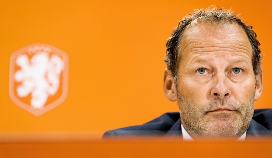 Danny Blind es destituido como DT de Holanda