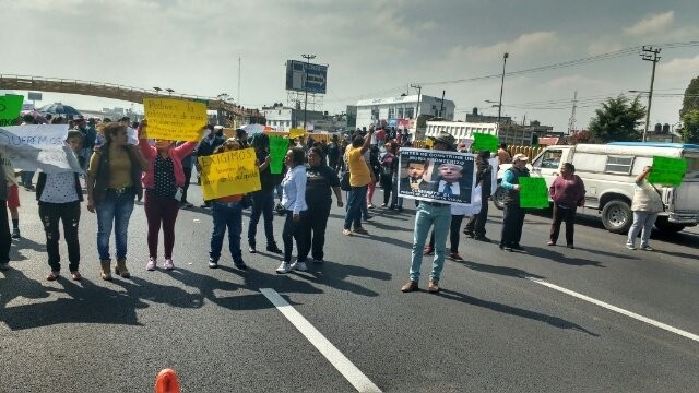 Bloquean Autopista MÃ©xico-Puebla en ambos sentido; provocan caos vial