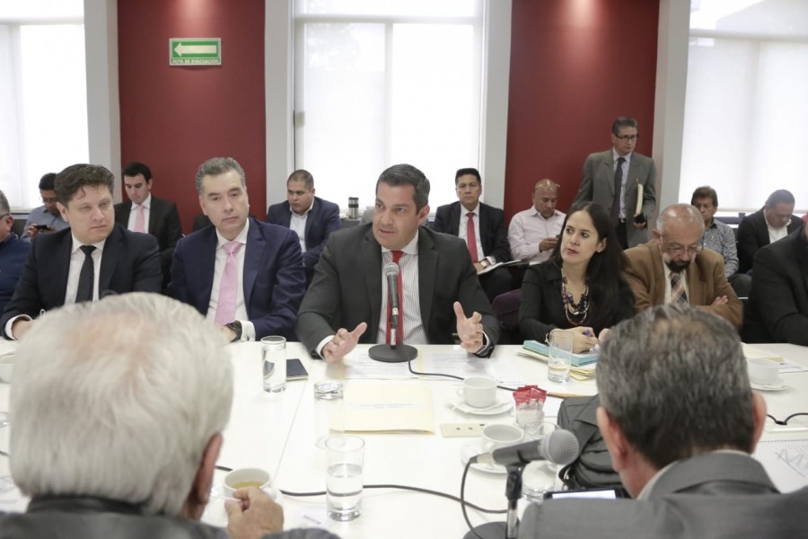 Taxistas acuerdan con Segob frenar protestas y trabajar agenda legislativa
