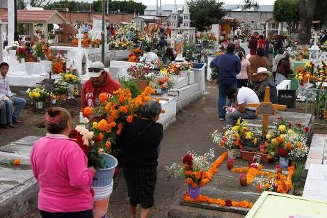 Transcurre sin incidentes Día de Muertos en panteones de CDMX