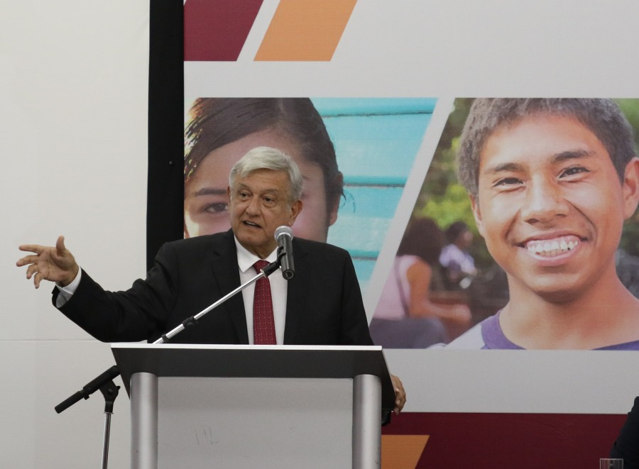 Programa de jóvenes, hará frente a la inseguridad, afirma AMLO