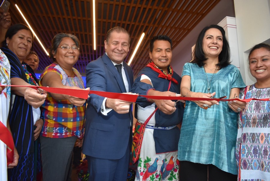 Se inaugura en la feria artesanal Plasmando tradiciones, Manos que transforman