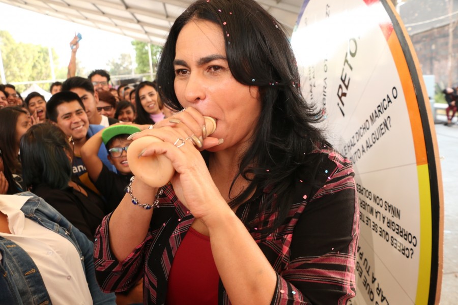 No hice nada malo, dice Dione Anguiano tras poner condón con la boca