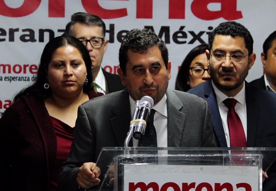 Padres de familia exigen investigar omisiones de Sheinbaum; Morena minimiza las quejas