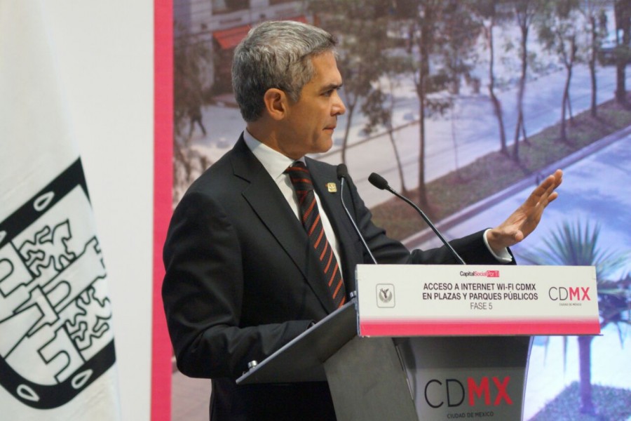 Se le adelanta a Mancera oficial mayor y anuncia parquÃ­metros inteligentes