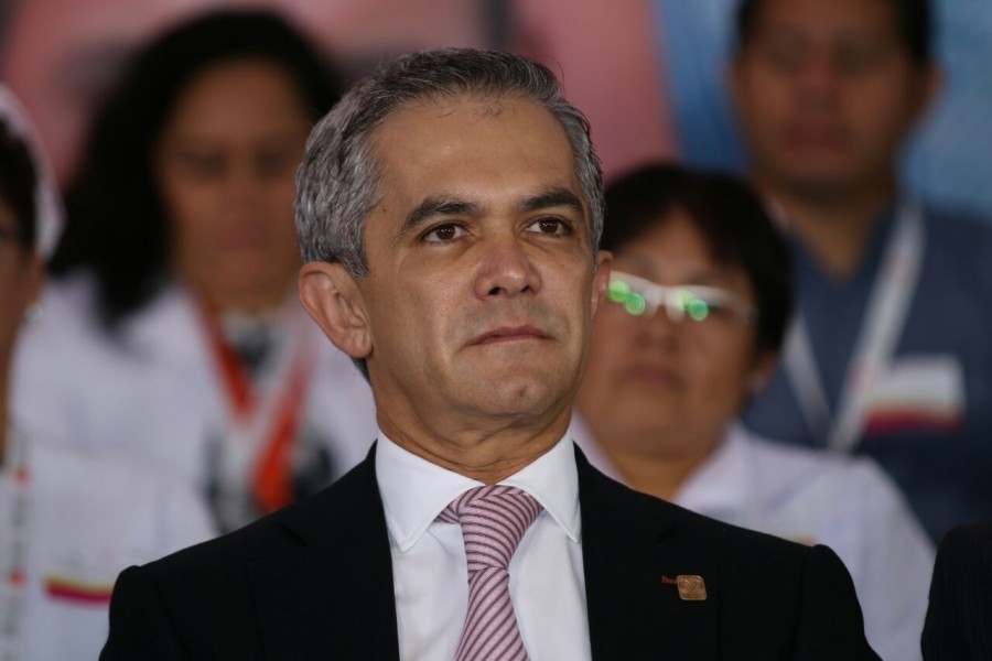 Propone Mancera app de apoyo al migrante