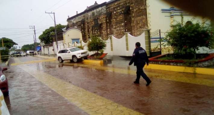Atacan al alcalde de Asunción Ixtaltepec; muere su escolta