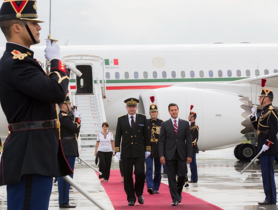 Peña Nieto llega a Francia