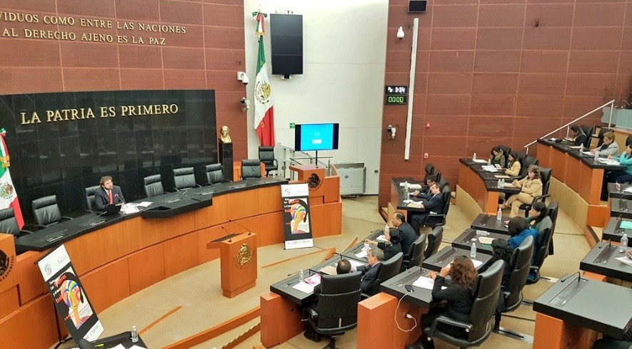 En el trabajo las mujeres ganan menos que los hombres