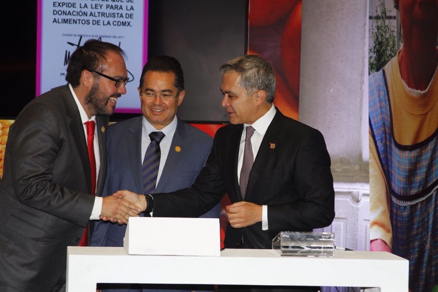 Sistema alimentario pone a la vanguardia a la CDMX: Toledo