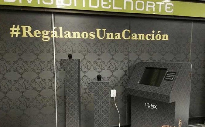 La estación del Metro División del Norte se convierte en Karaoke