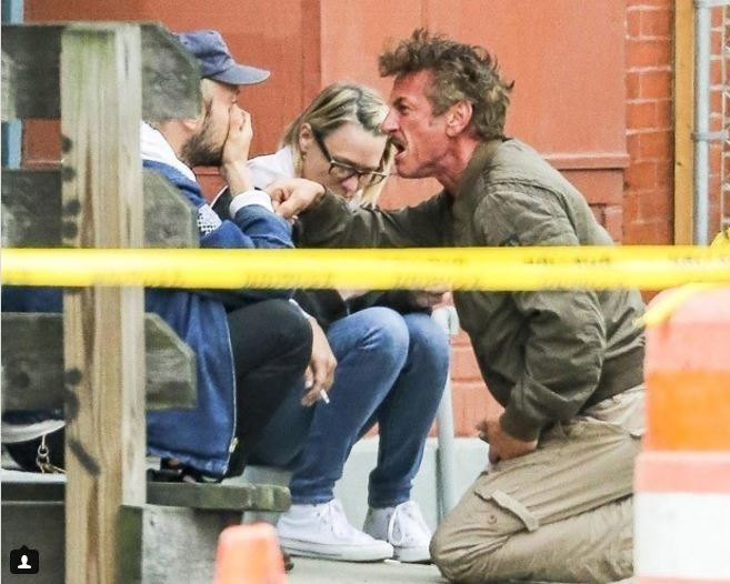 Sean Penn le grita al novio de su hija