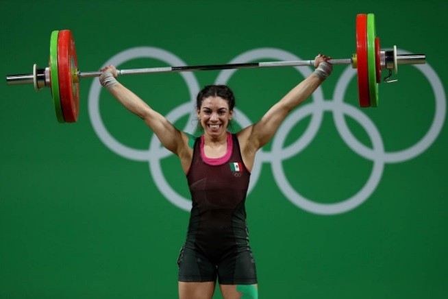 Patricia DomÃ­nguez levanta 211 kg en total
