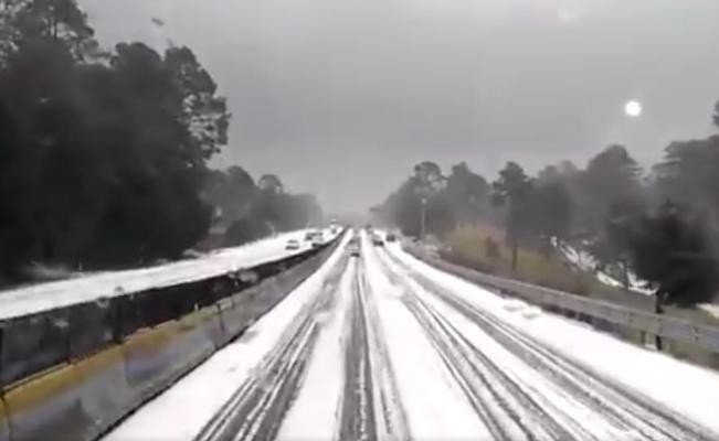 Policía Federal implementa operativo en la autopista México-Cuernavaca por granizada