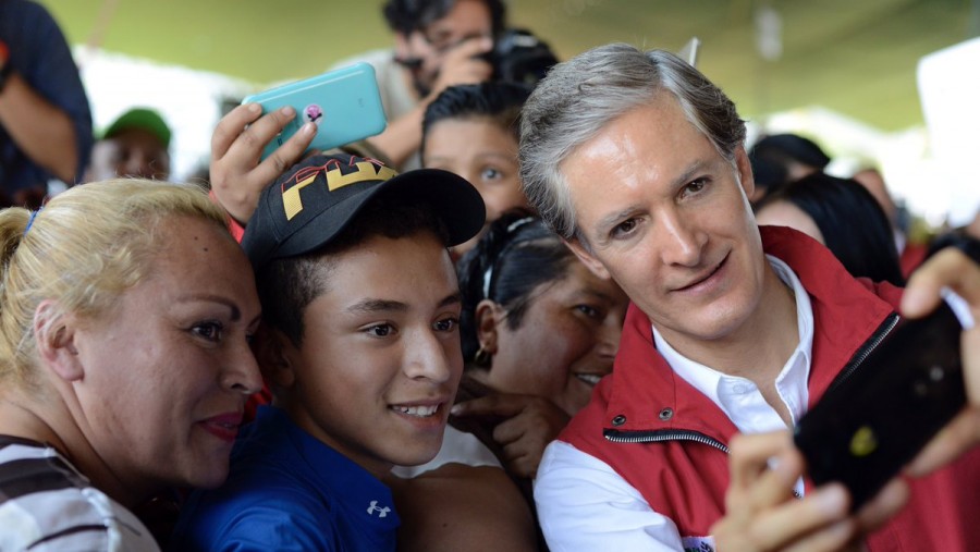 Del Mazo escucha a los ciudadanos; intenta distanciar el parentesco con EPN