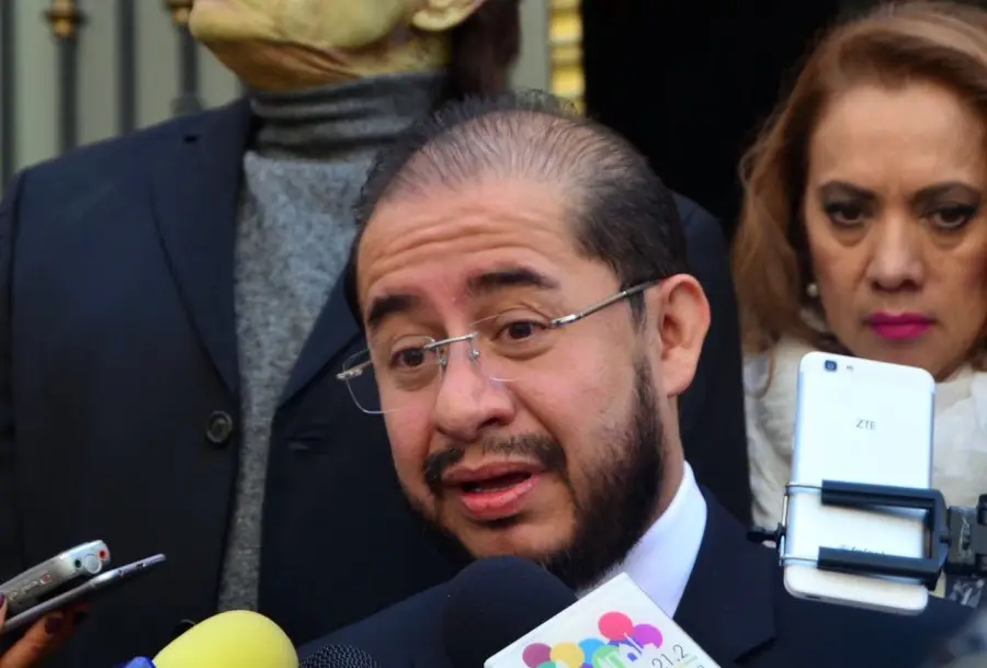 Se suma PES a propuesta antiaborto. Propone modelo de familia como unión entre mujer y hombre