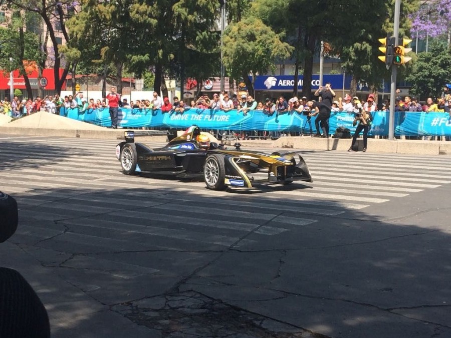 Esteban Gutiérrez enciende las calles de la CDMX