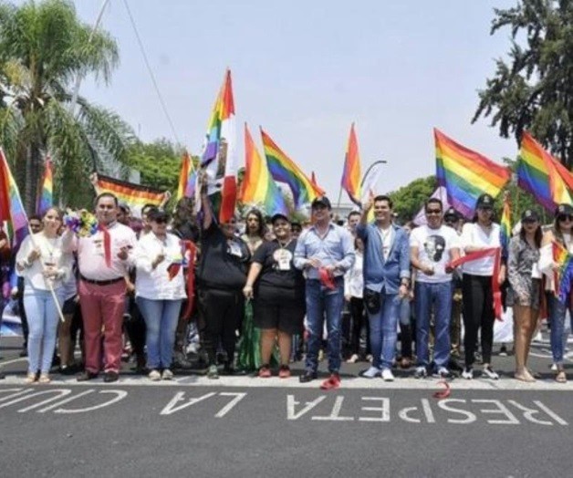 Gobernador de Jalisco se une a la marcha LGBTTTI