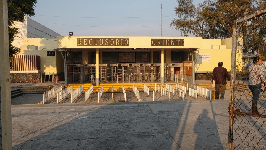 Trasladan 140 personas privadas de libertad de la CDMX a penales federales