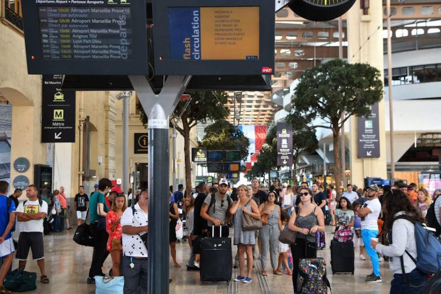 Ataque con cuchillo deja a dos muertos en una estación de Marsella