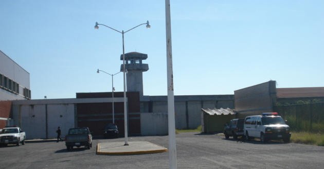 Se enfrentan policías e internos en penal de Matamoros