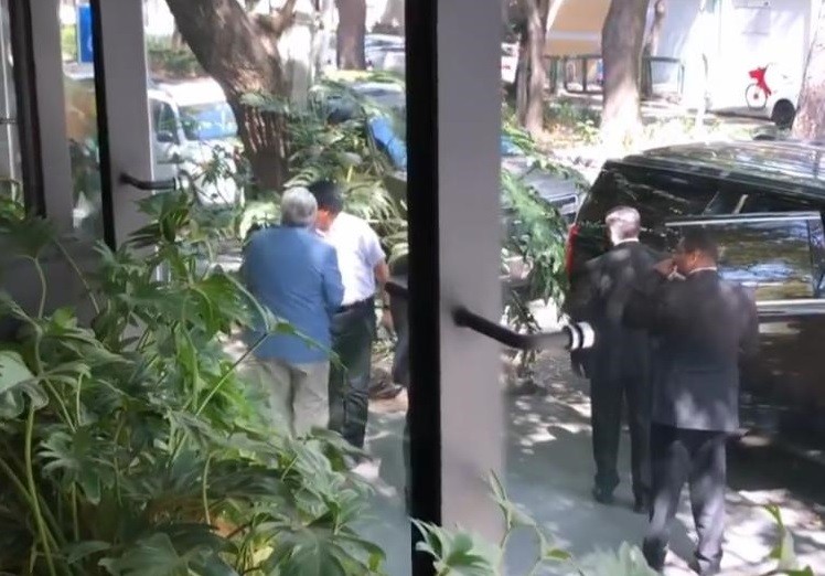 Captan a Evo Morales en lujoso restaurante de la Roma para entrevista