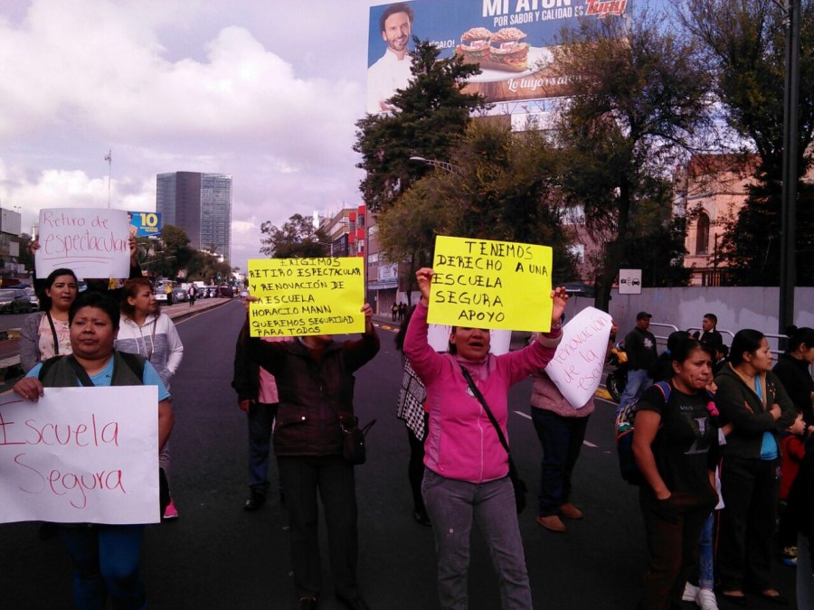 Padres de familia exigen cierre de escuela Horacio Mann