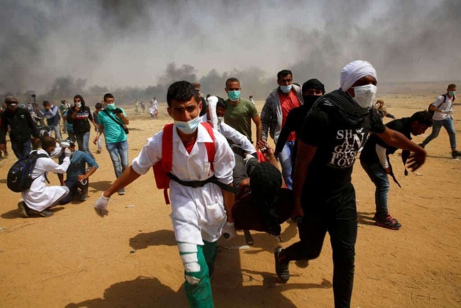 Palestinos queman banderas israelíes; hay 9 heridos