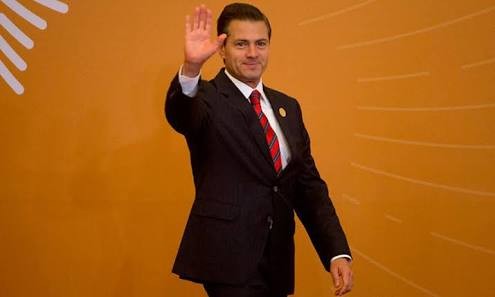Peña Nieto propone cambiar de nombre al PRI