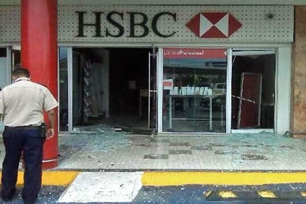 Explotan cajero automático para robarlo