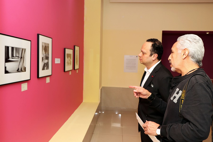 Exponen arte fotográfico en la Central de Abasto de la CDMX