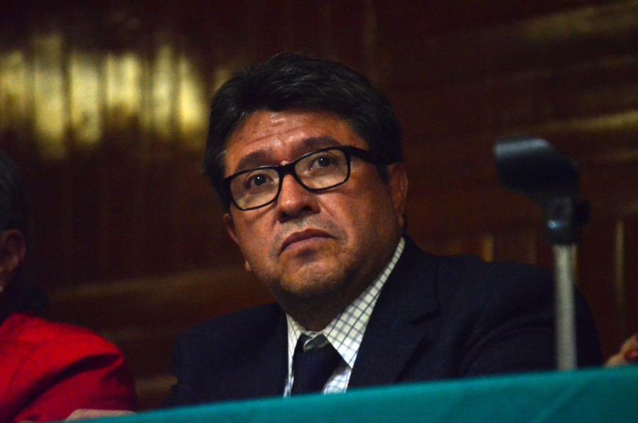 Monreal acusa complot en su contra