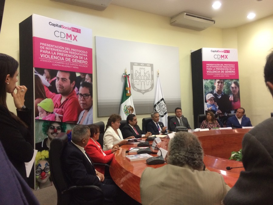 Presenta Mancera protocolo para prevenir violencia de género