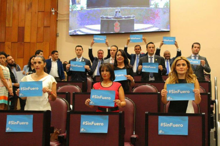 Se alían PRI y Morena para no perder el fuero