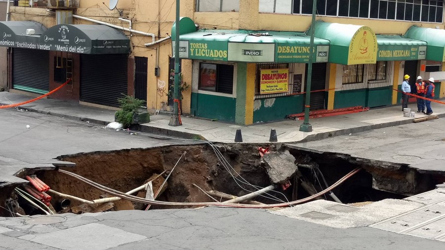 No es el primer socavón que se presenta en Reforma, denuncian vecinos