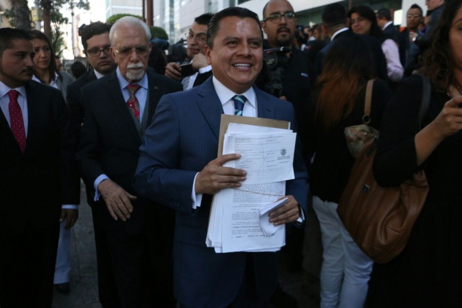 Presenta Gobierno capitalino amparos contra gasolinazo